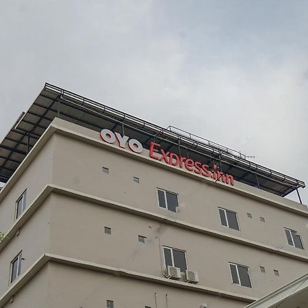 Oyo 616 Express Inn Palembang Exterior foto
