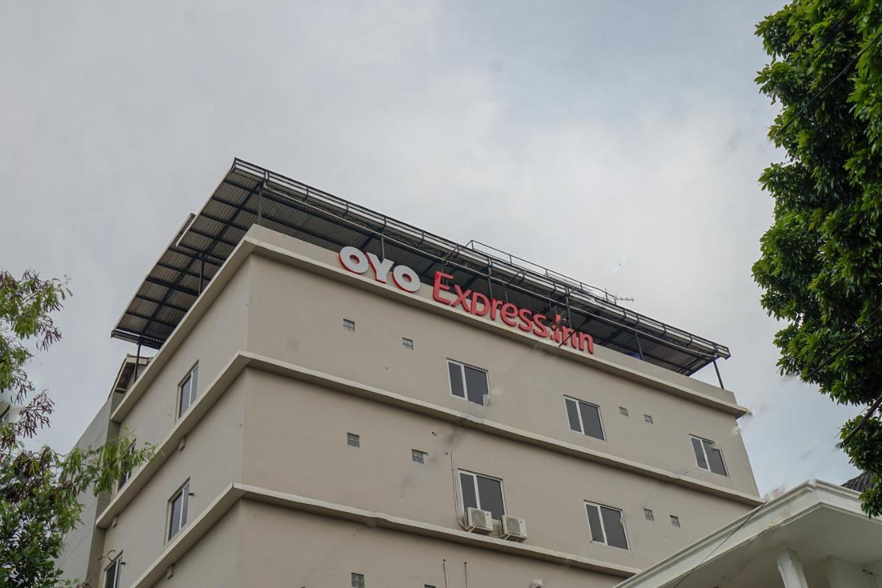 Oyo 616 Express Inn Palembang Exterior foto