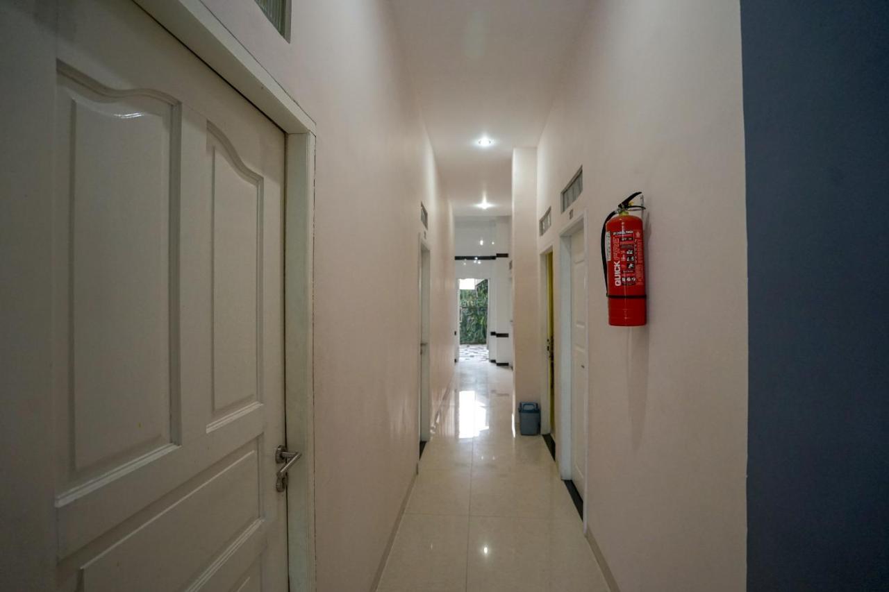 Oyo 616 Express Inn Palembang Exterior foto