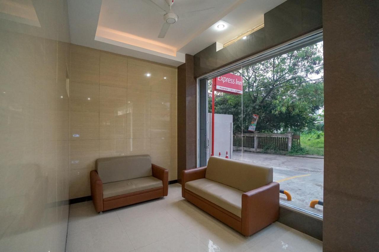 Oyo 616 Express Inn Palembang Exterior foto