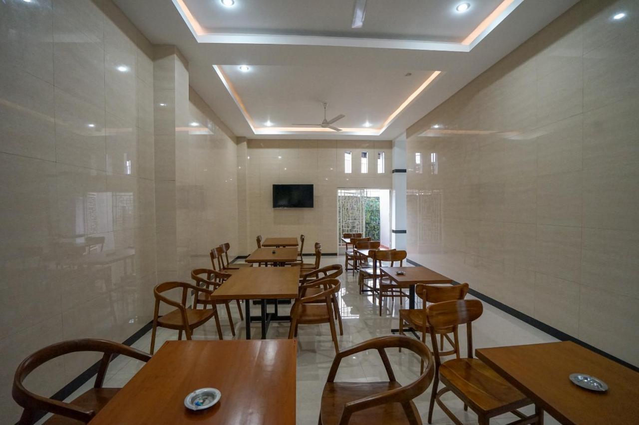 Oyo 616 Express Inn Palembang Exterior foto