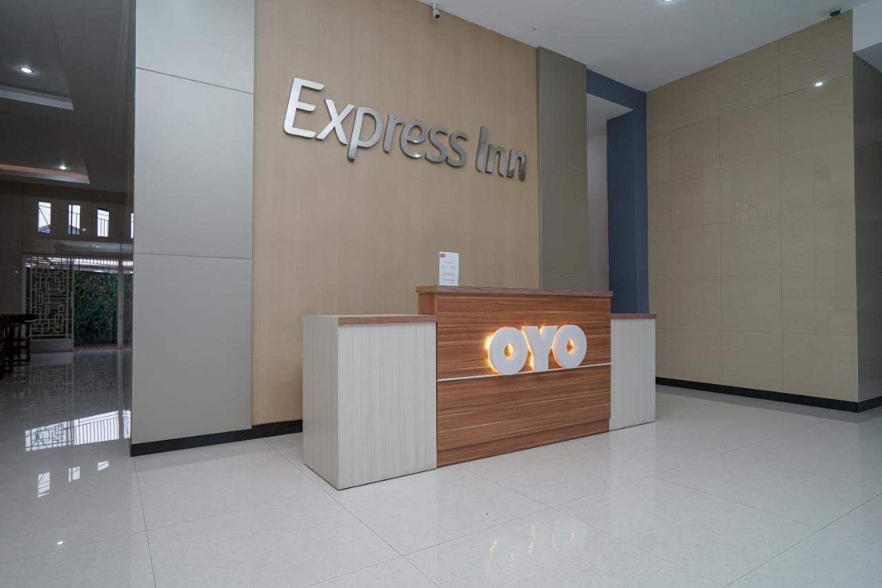 Oyo 616 Express Inn Palembang Exterior foto