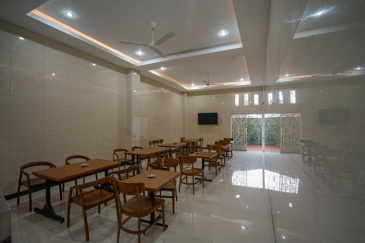 Oyo 616 Express Inn Palembang Exterior foto