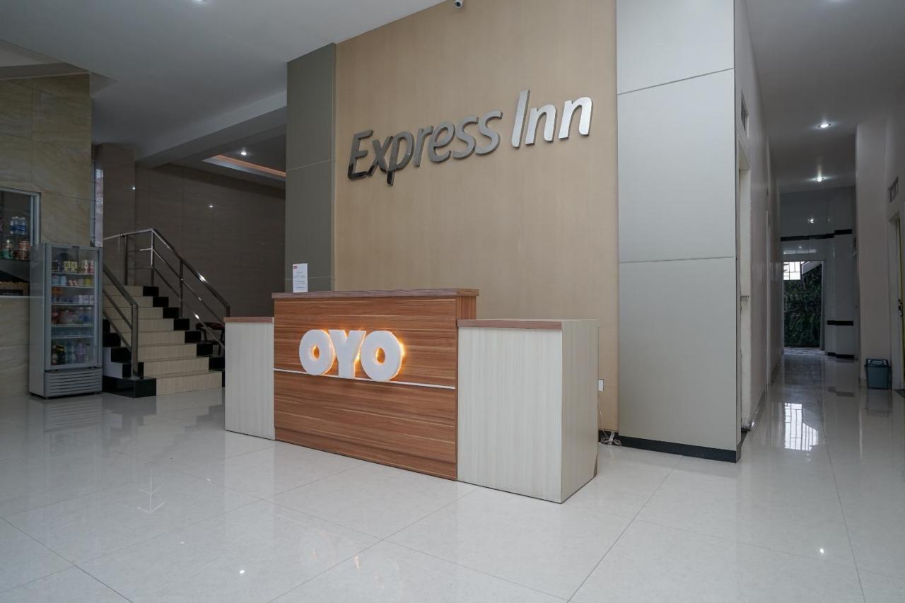 Oyo 616 Express Inn Palembang Exterior foto