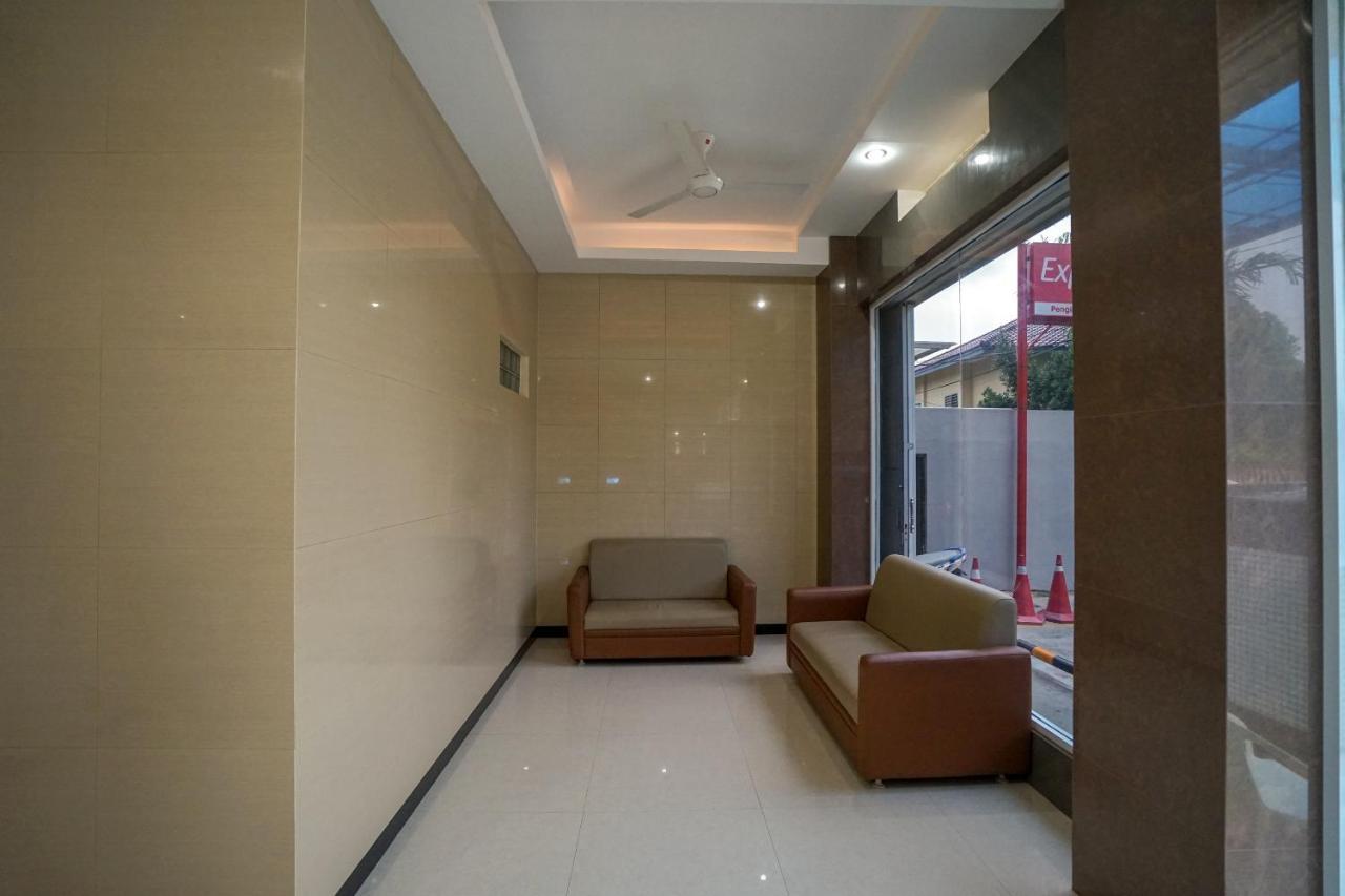 Oyo 616 Express Inn Palembang Exterior foto